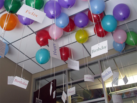 воздушные шары на день рождения - добавляем бумажный конус и получается как бы мороженое