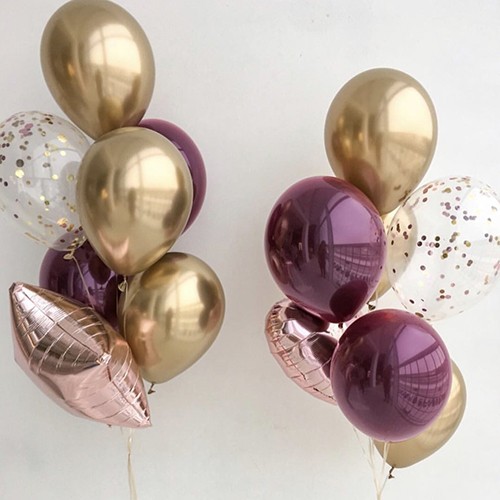 Фонтан из золотых и фиолетовых шаров