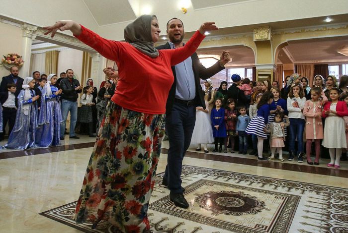 Как празднуют традиционные чеченские свадьбы в Грозном (33 фото)