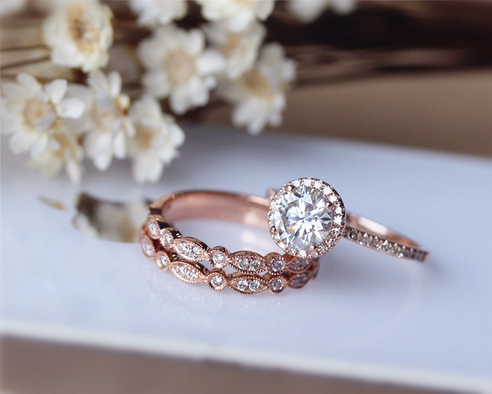 обручальные кольца с бриллиантами из розового золота