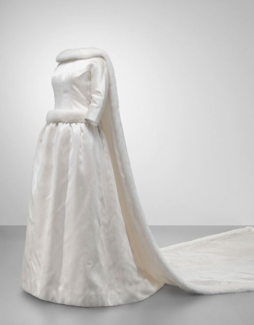 Подборка свадебных платьев разных эпох, фото № 43
