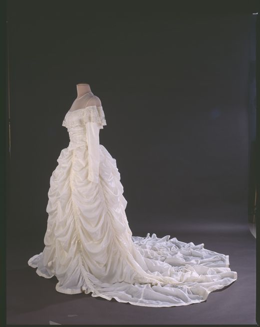 Подборка свадебных платьев разных эпох, фото № 37