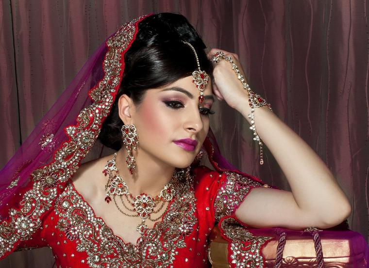 Потрясающе красивые свадебные наряды Индии, фото № 7
