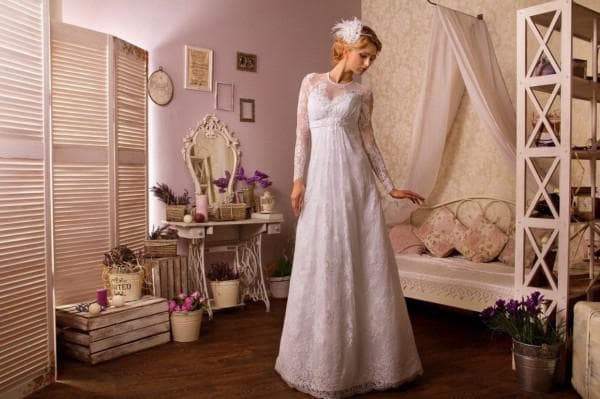 Длинное свадебное платье с завышенной талией в стиле прованс
