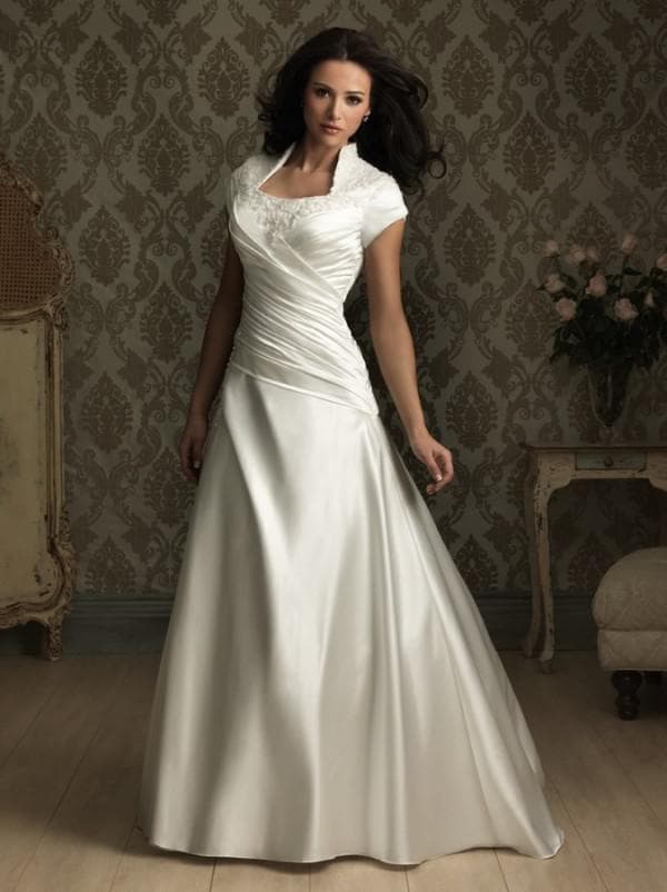 Свадебное атласное платье для женщин от 40 лет