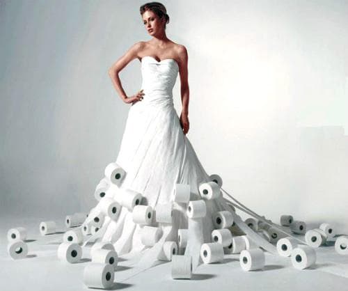 Платье из туалетной бумаги