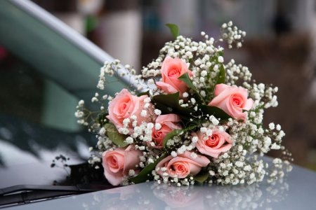 Красивые фото букет цветов в машине 024