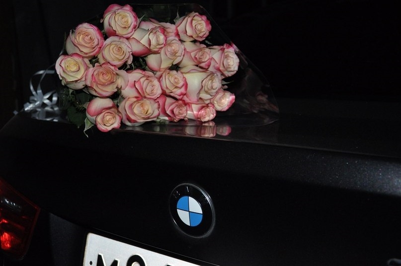 Красивые фото букет цветов в машине 029