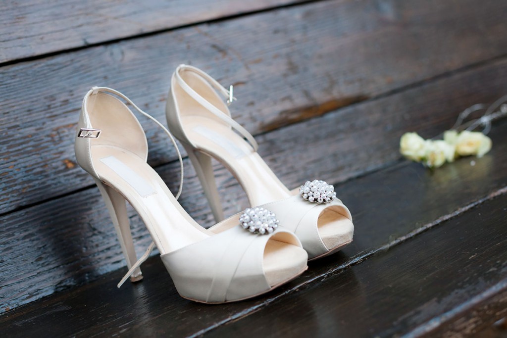 Свадебные туфли с брошками