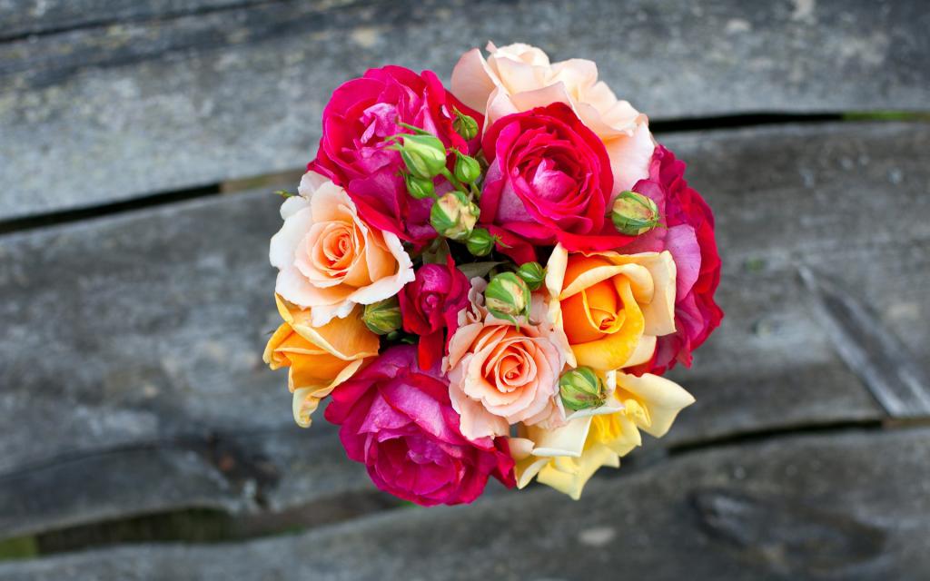фото букета из разноцветных роз
