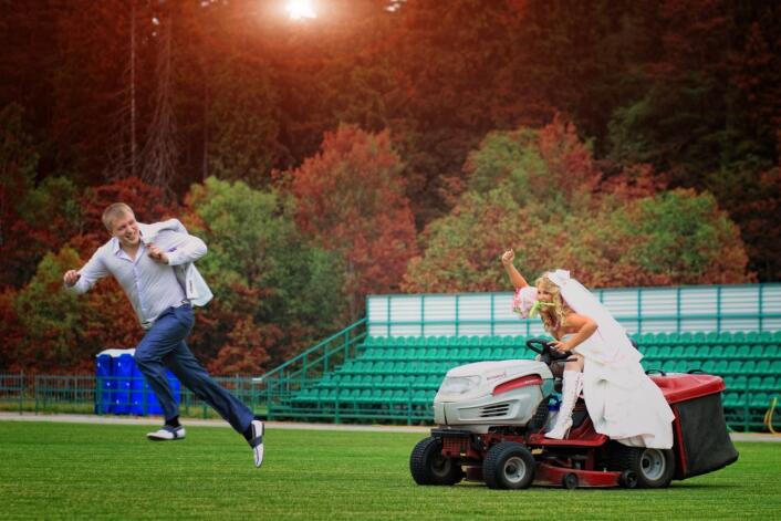 идеи для свадебной съемки: футбольное поле