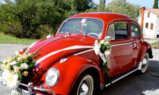 красный автомобиль на свадьбу