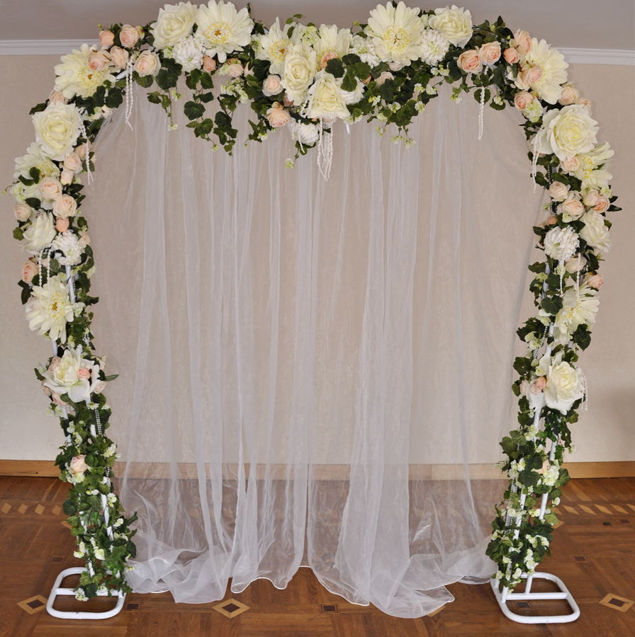Как украсить свадебную арку стильно и красиво?