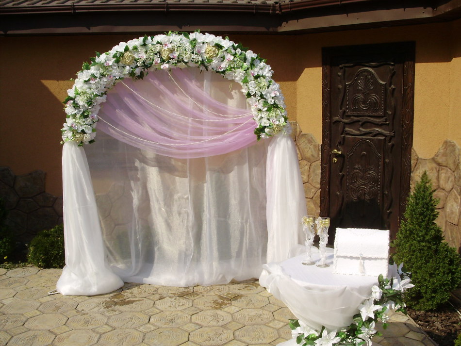 Как украсить свадебную арку своими руками цветами: фото