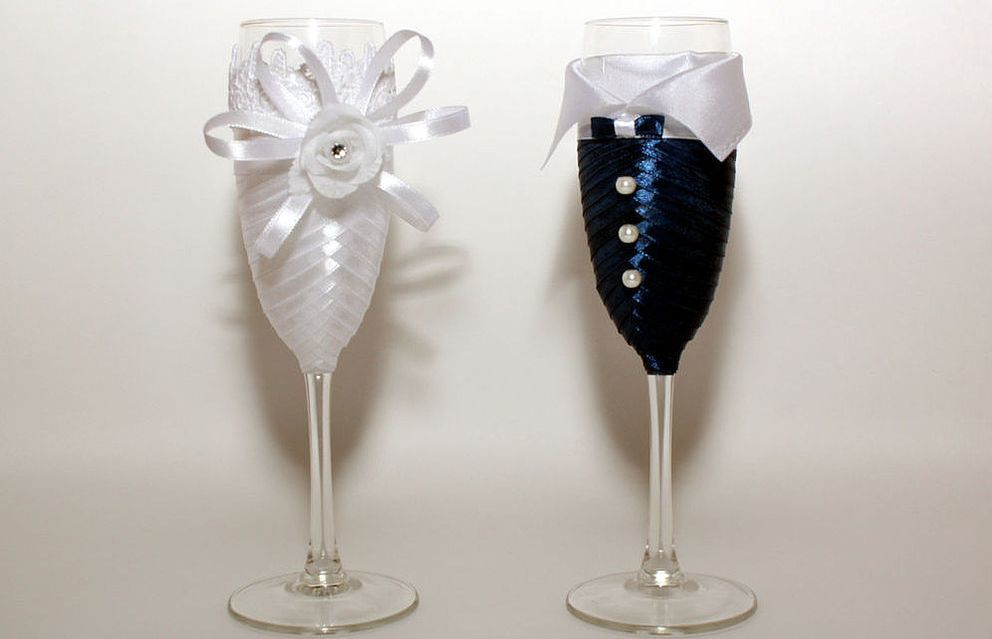 Как украсить свадебные бокалы и фужеры своими руками?