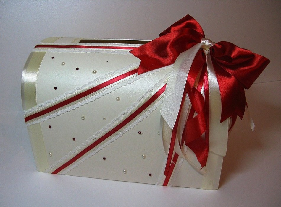 Украшаем свадебную коробку для денег своими руками: фото красивого сундука