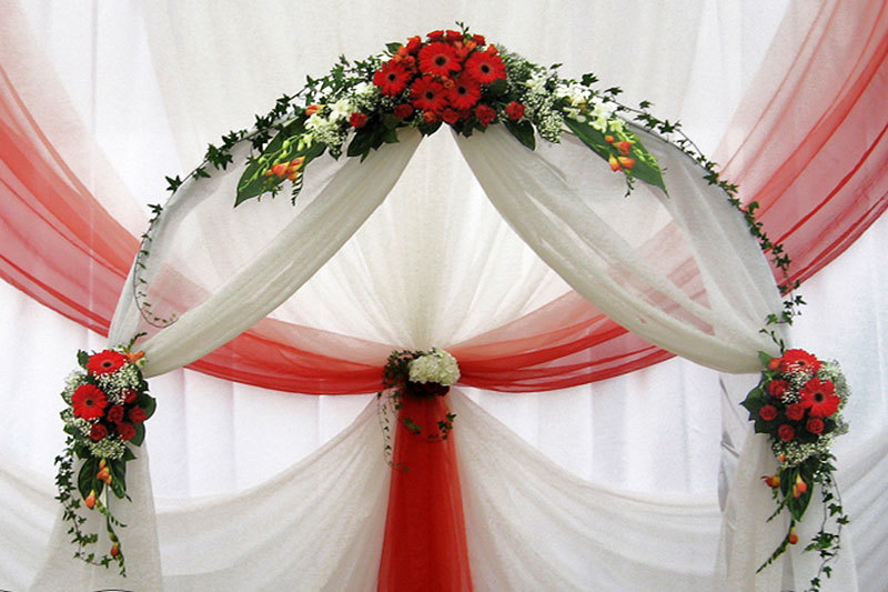 Как украсить свадебную арку своими руками цветами