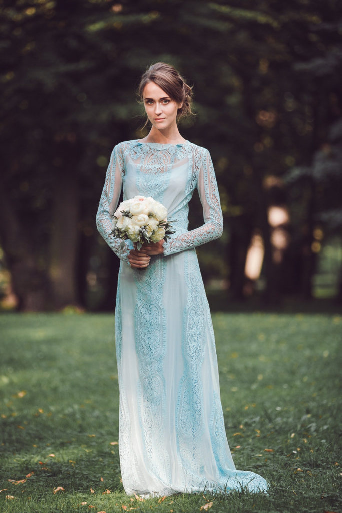 Свадебное платье с длинными рукавами.