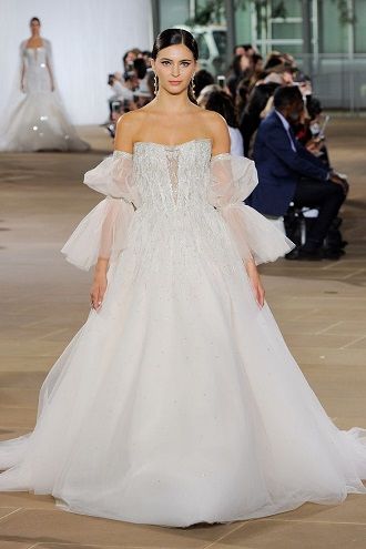 модное свадебное платье с рукавами