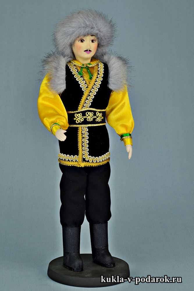 Мужчина башкир кукла в народной одежде