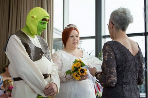 Невеста в образе Фионы из мультфильма «Шрек»