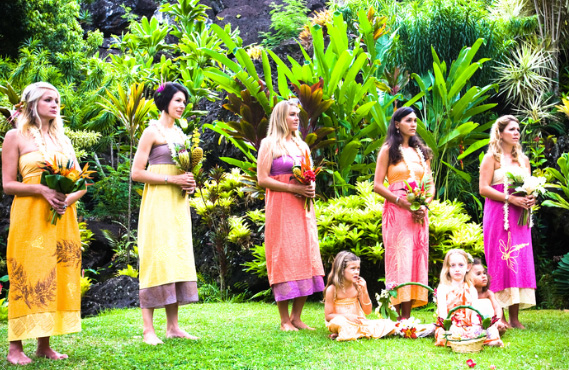Наряды для свадьбы в гавайском стиле