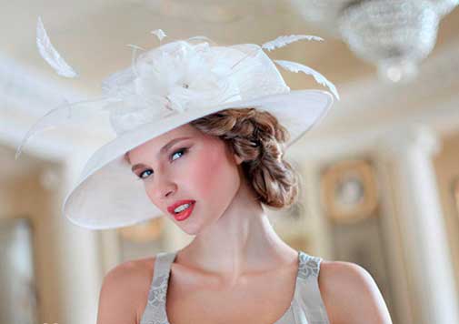прическа на невесте со шляпкой