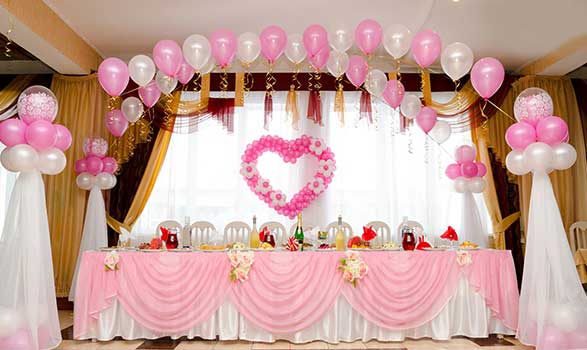 украшение свадебного зала розовыми шарами