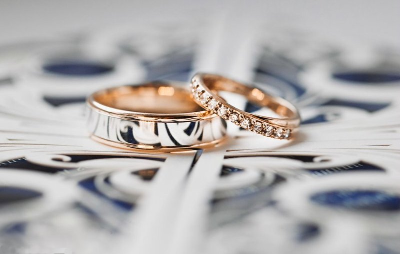 Красивые обручальные кольца с сочетанием разных металлов