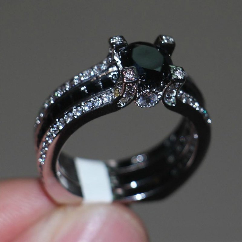 Кольцо из черного золота для невесты