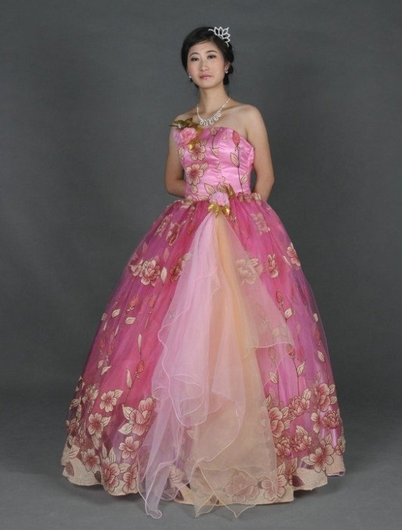 Розовое бальное платье в цветок