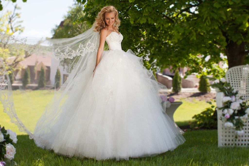 Самые шикарные и дорогие свадебные платья в мире