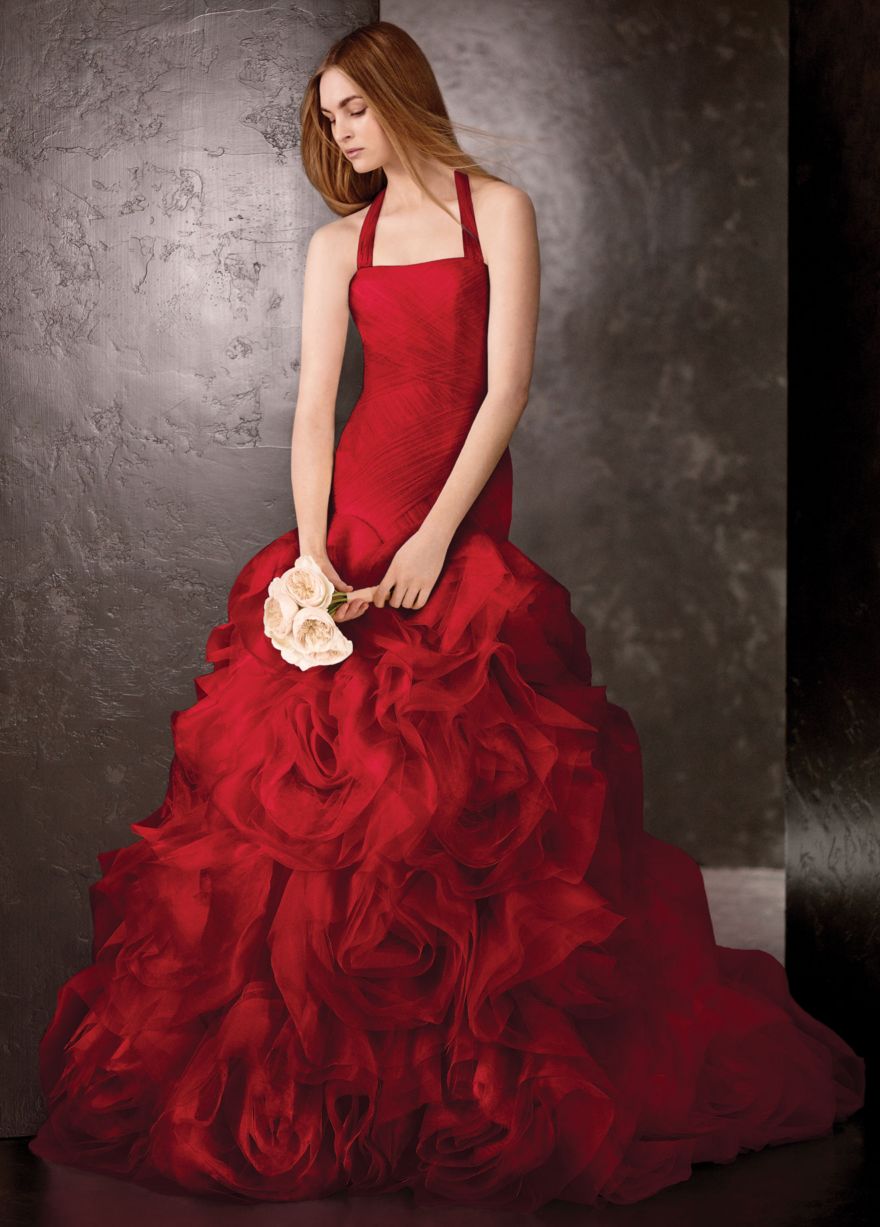 Свадебное платье красного цвета