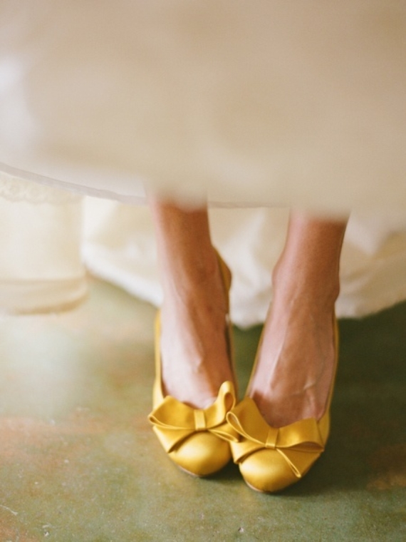 Желтые свадебные туфли
