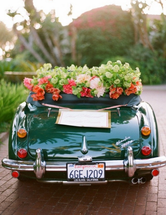 Украшение авто на свадьбу цветами
