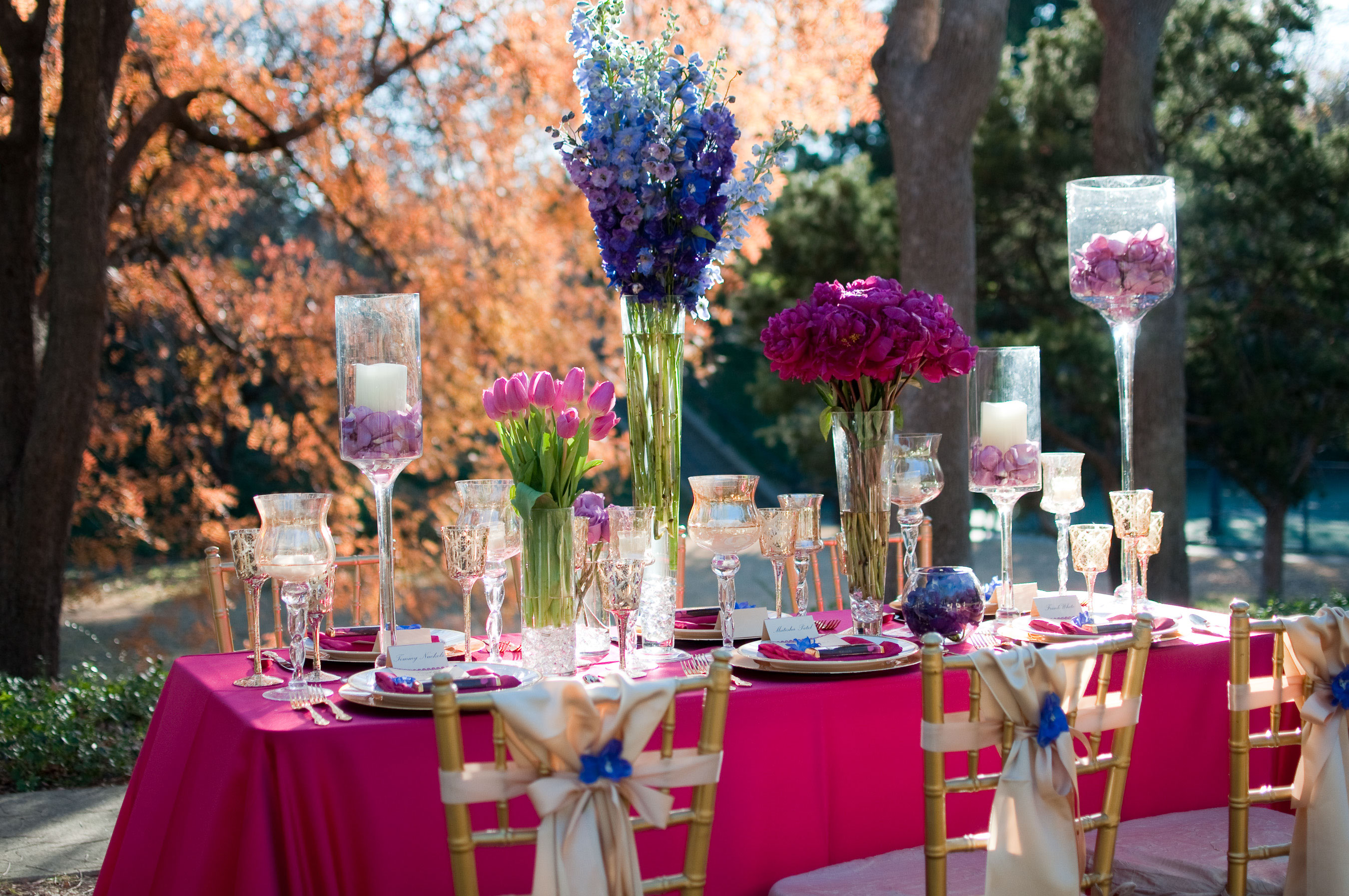 Праздничный стол в розовом цвете