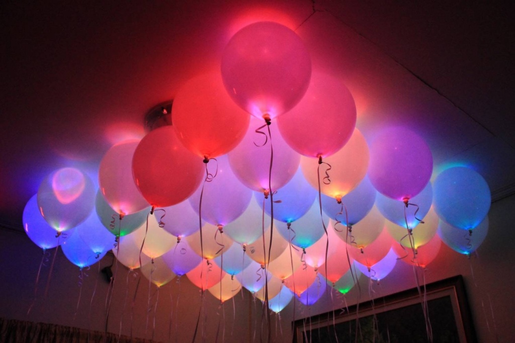 Украшение комнаты светящимися шарами фото.jpg