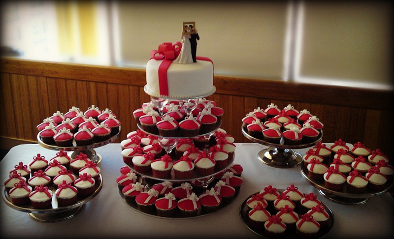 Красный свадебный торт фото 7