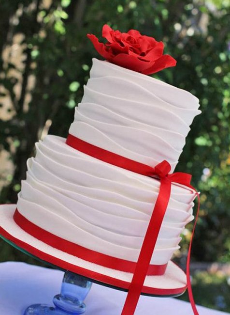Свадебный торт для красно-белой свадьбы