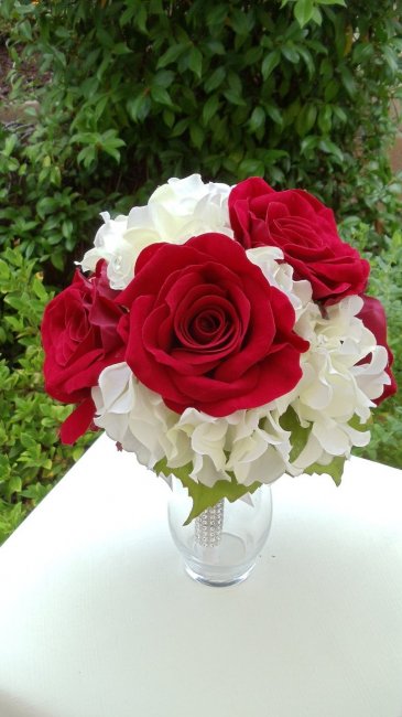 Цветы для красно-белой свадьбы