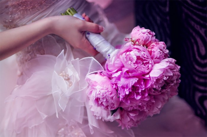 Свадебный букет в стиль платья невесты