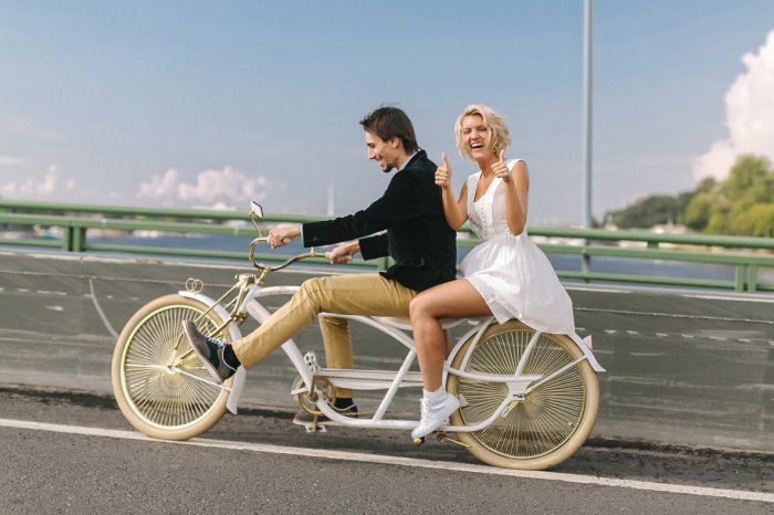 Велосипед как свадебный кортеж