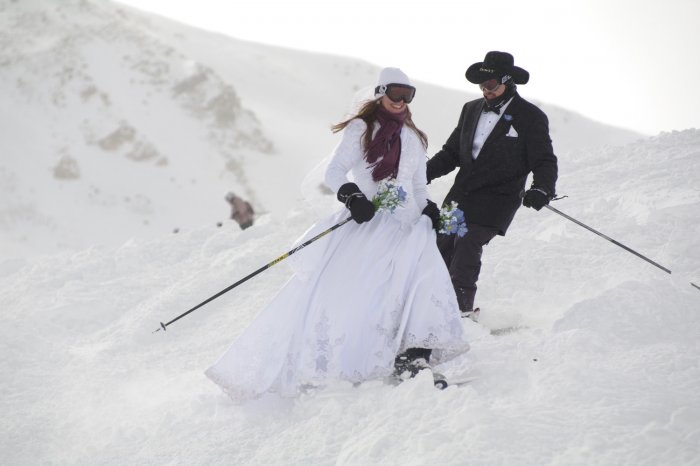Свадьба на лыжах