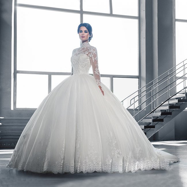 Пышное свадебное платье с длинными рукавами