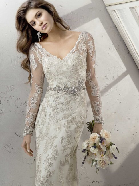Элегантное свадебное платье с кружевом