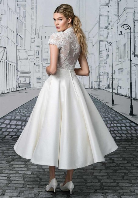 Короткое свадебное платье А-силуэта