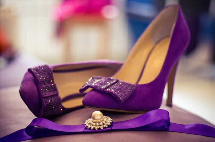 Фиолетовая обувь невесты