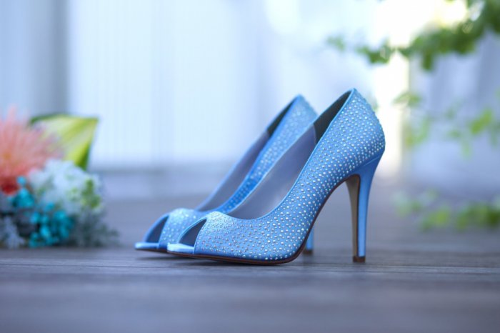 Туфли для невесты в насыщенном голубом оттенке