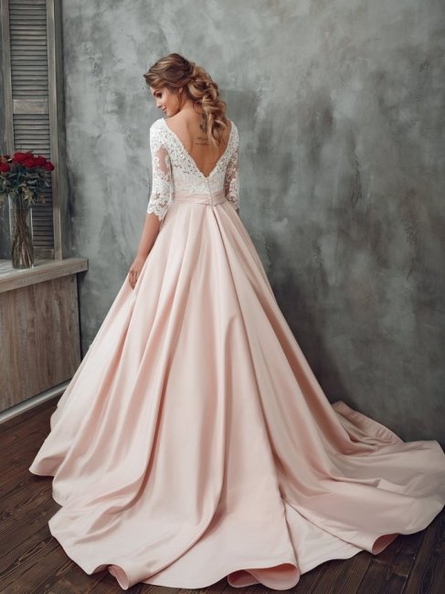 Платье невесты в оттенке пудры