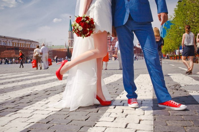 Красные туфли на свадьбе